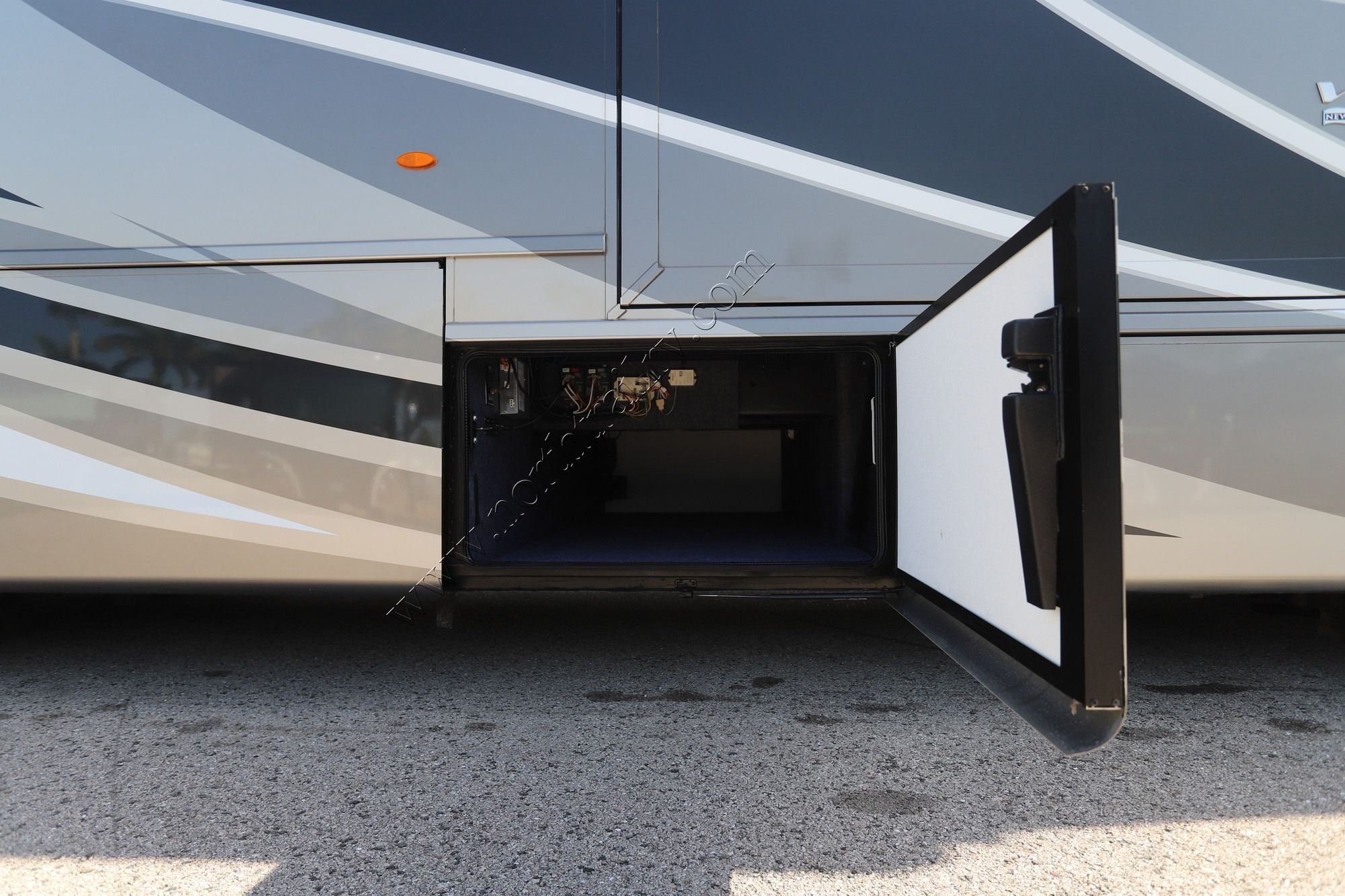 Used 2019 Newmar Ventana Le 3426 Class A  For Sale