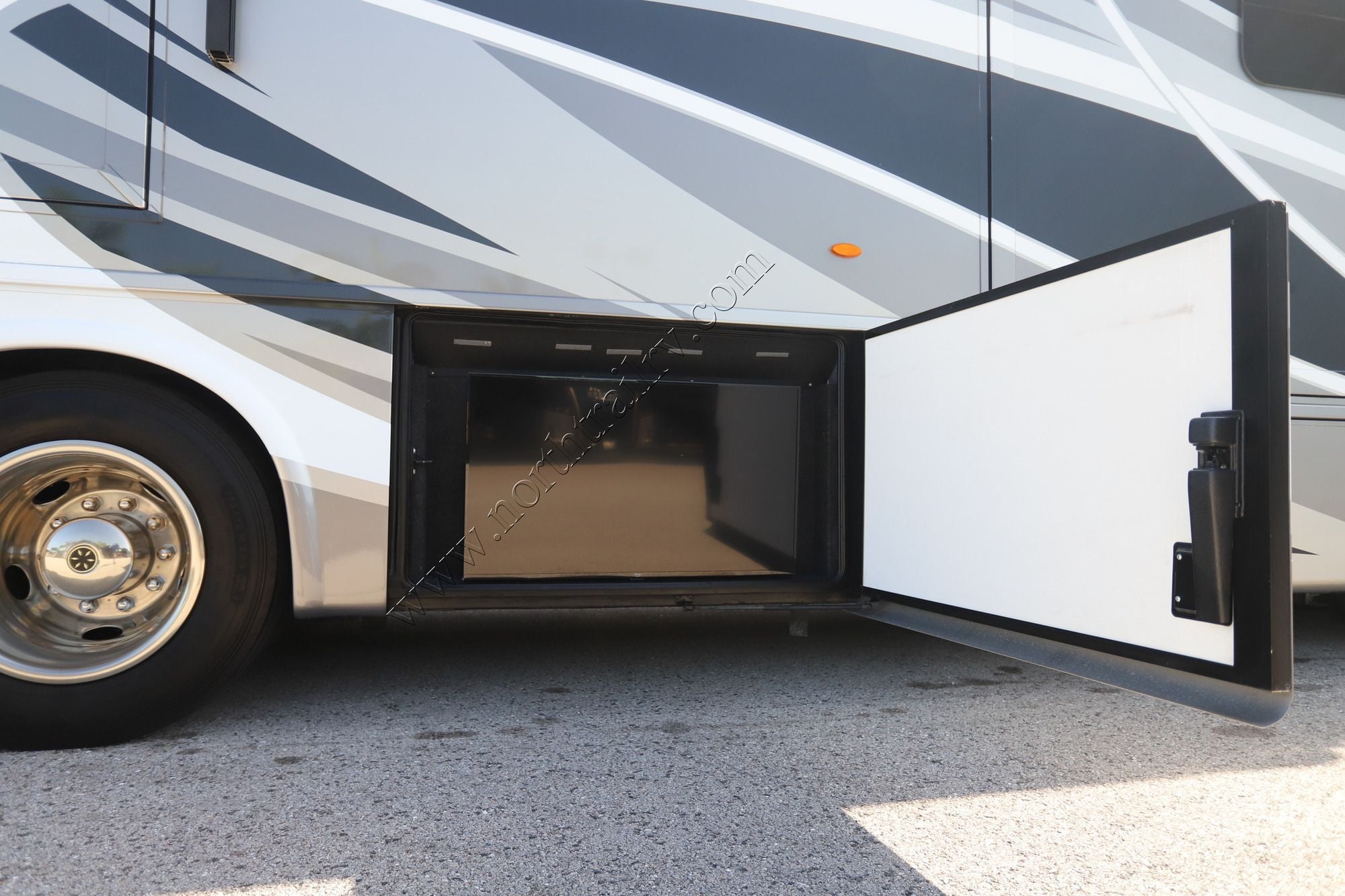 Used 2019 Newmar Ventana Le 3426 Class A  For Sale