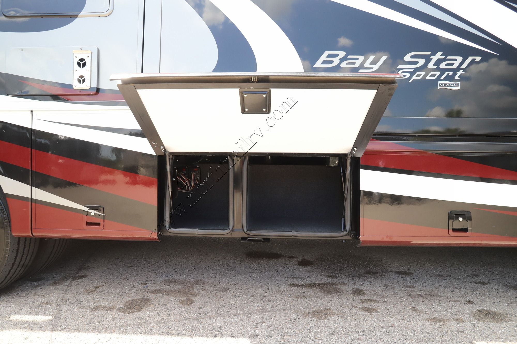 Used 2022 Newmar Bay Star Sport 2905 Class A  For Sale
