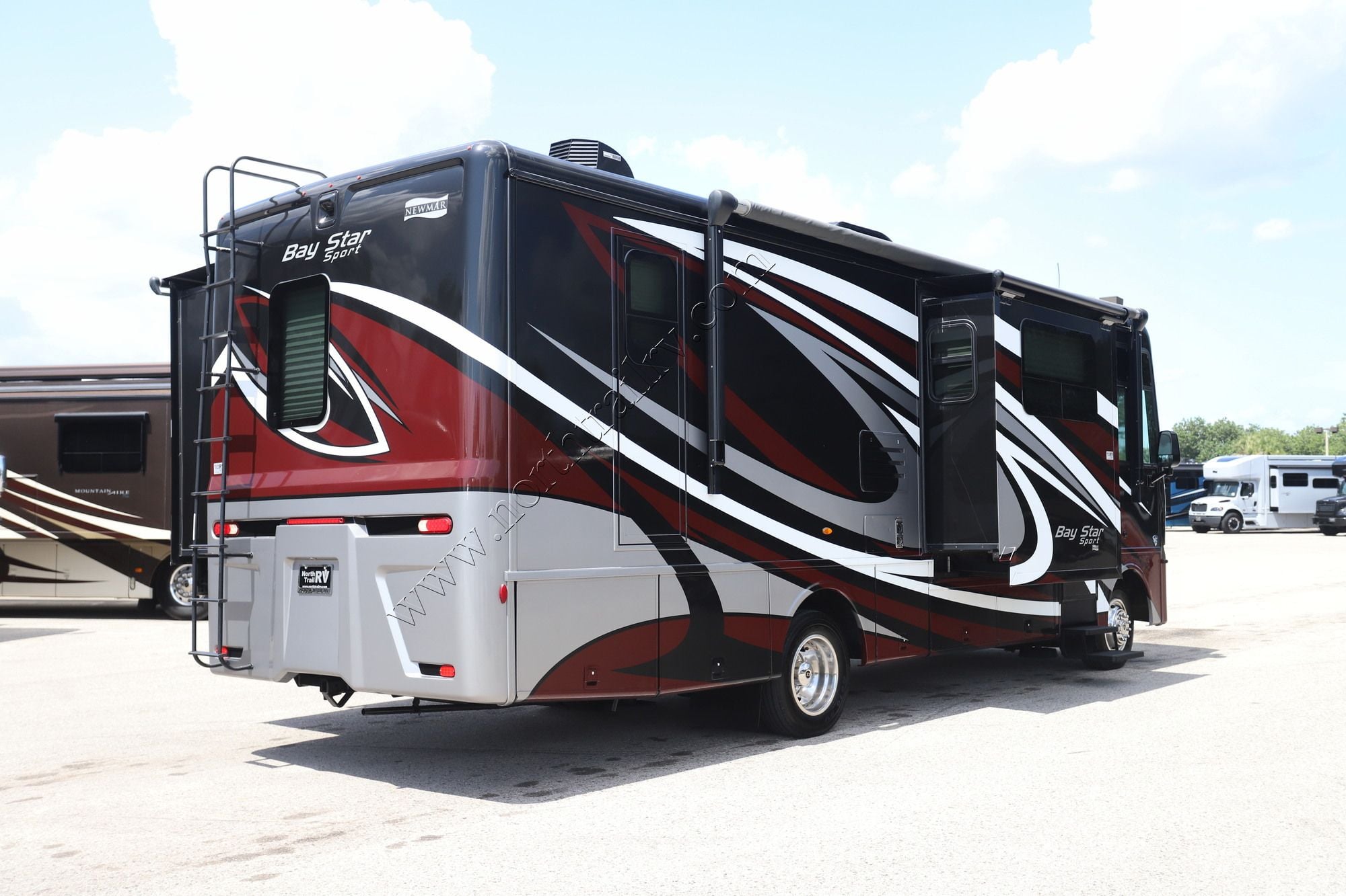 Used 2022 Newmar Bay Star Sport 2905 Class A  For Sale