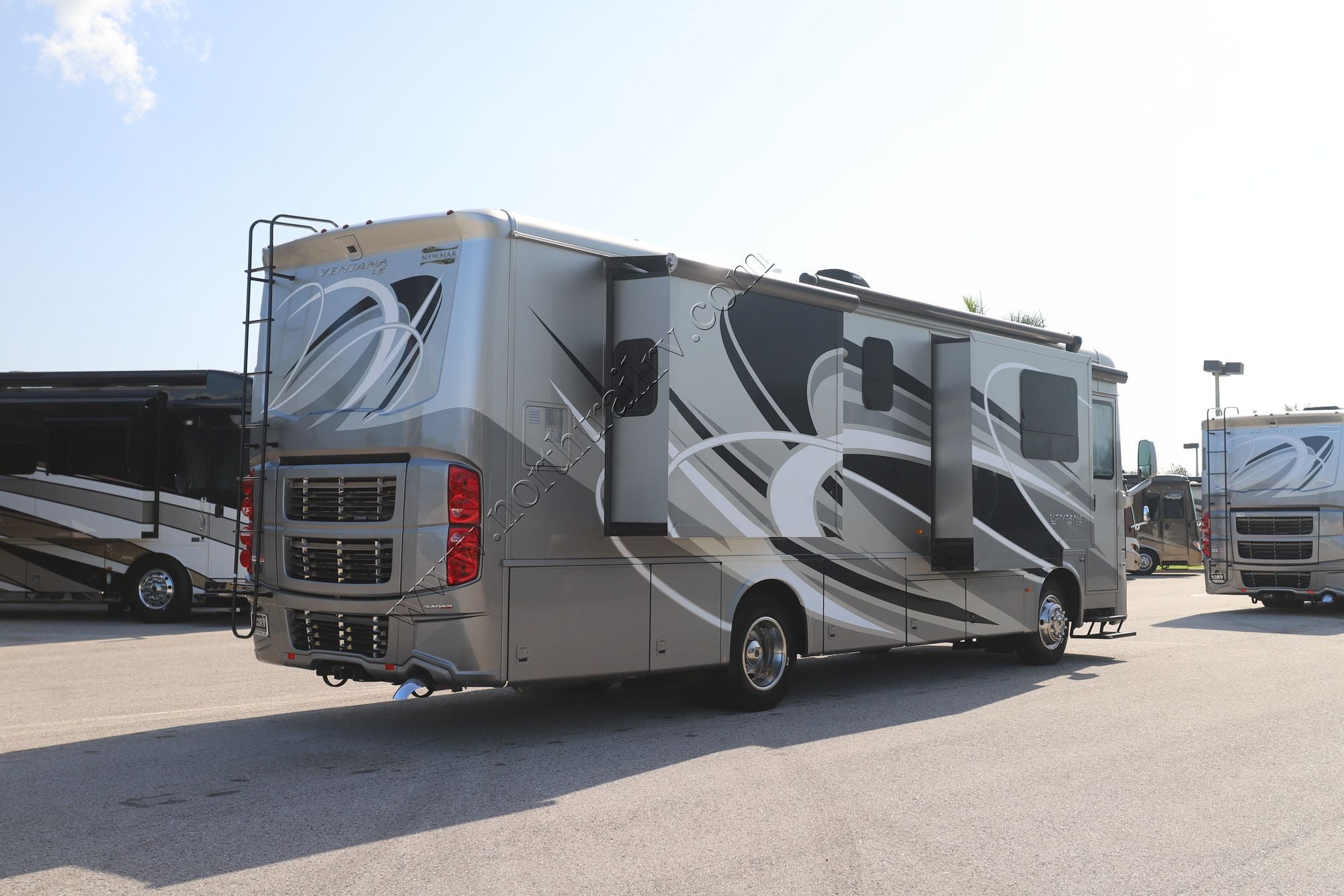 Used 2019 Newmar Ventana Le 3426 Class A  For Sale
