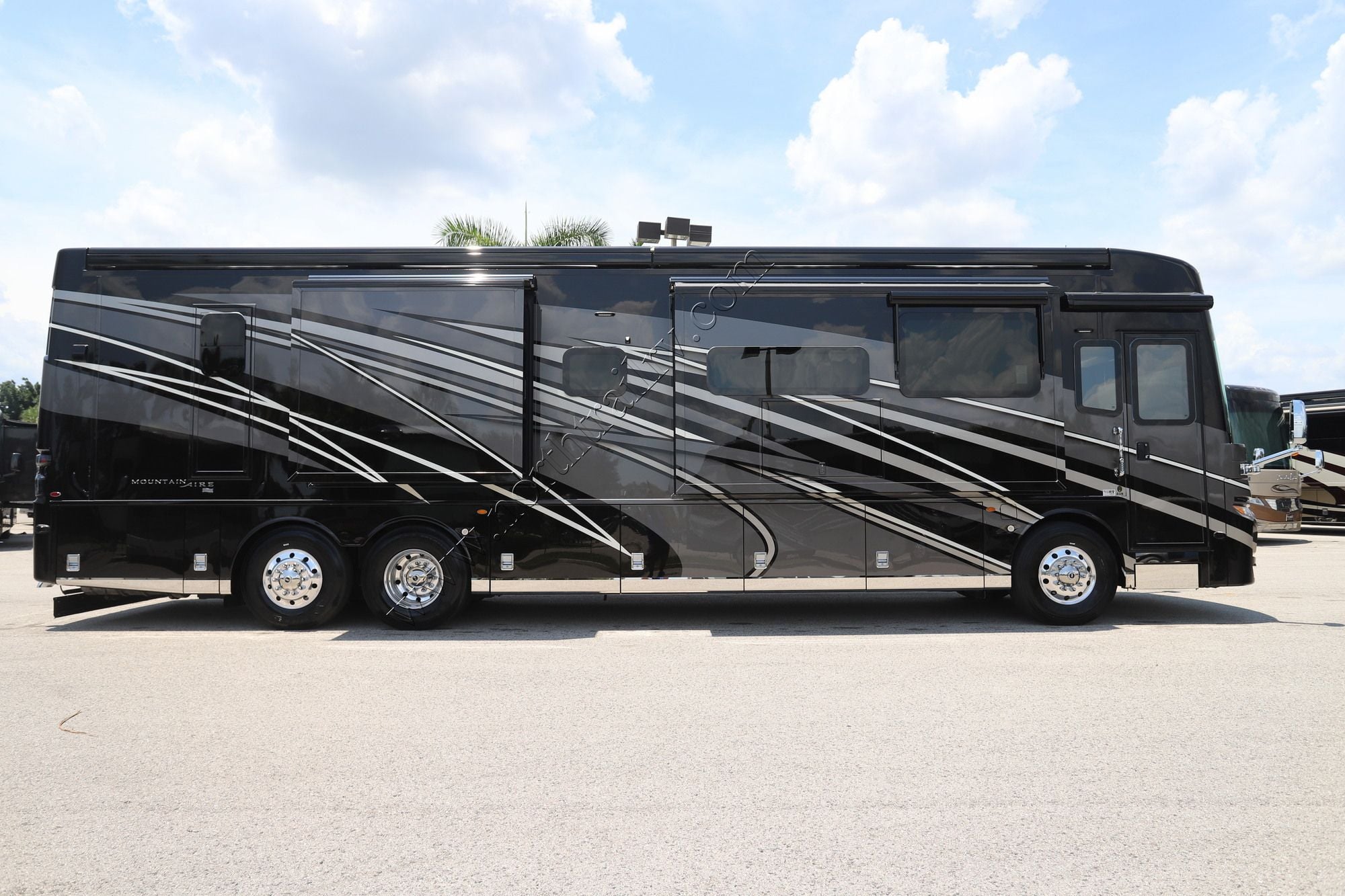 New 2027 Newmar Mountain Aire 4118 Class A  For Sale