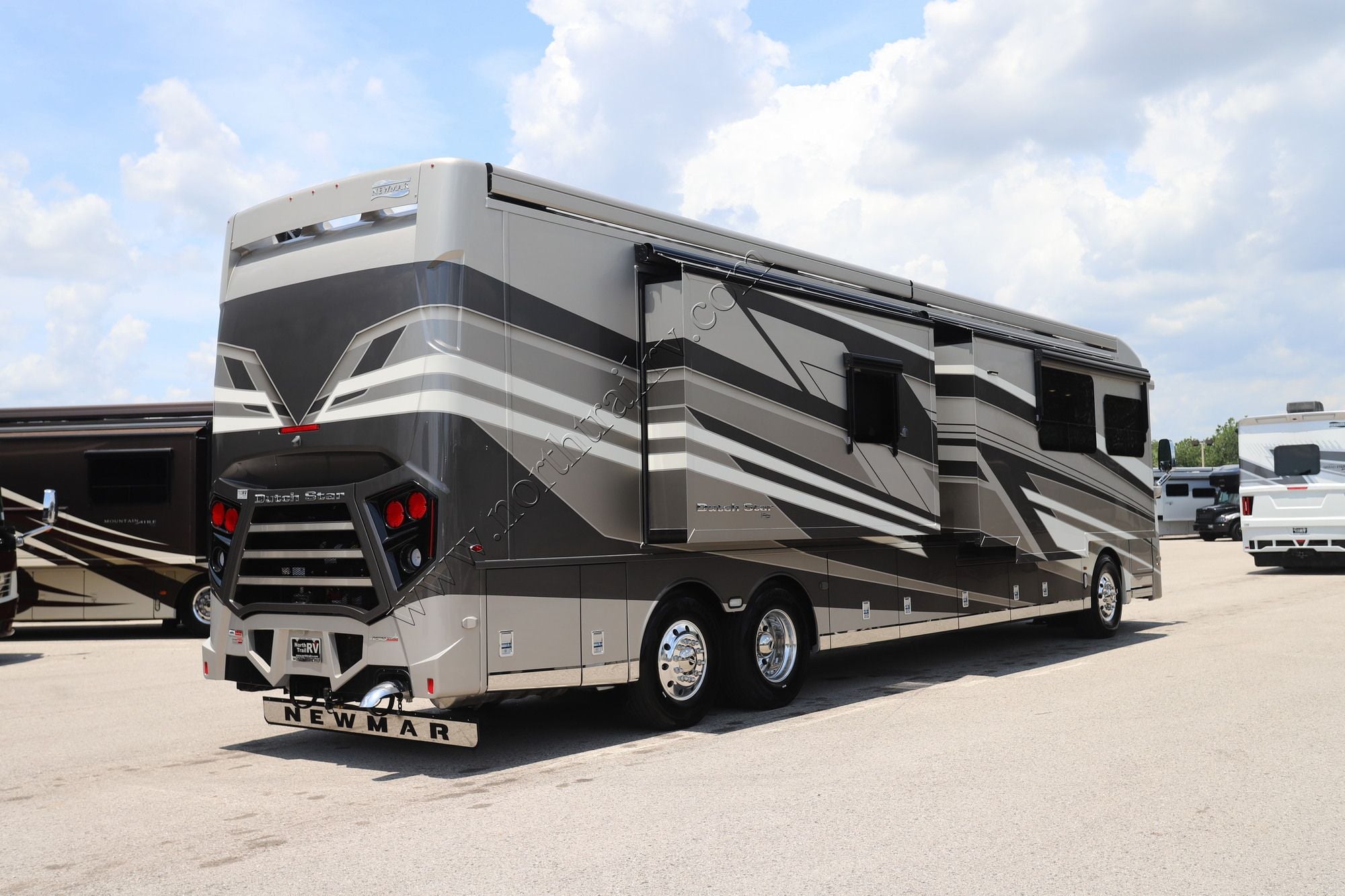 New 2027 Newmar Dutch Star 4345 Class A  For Sale