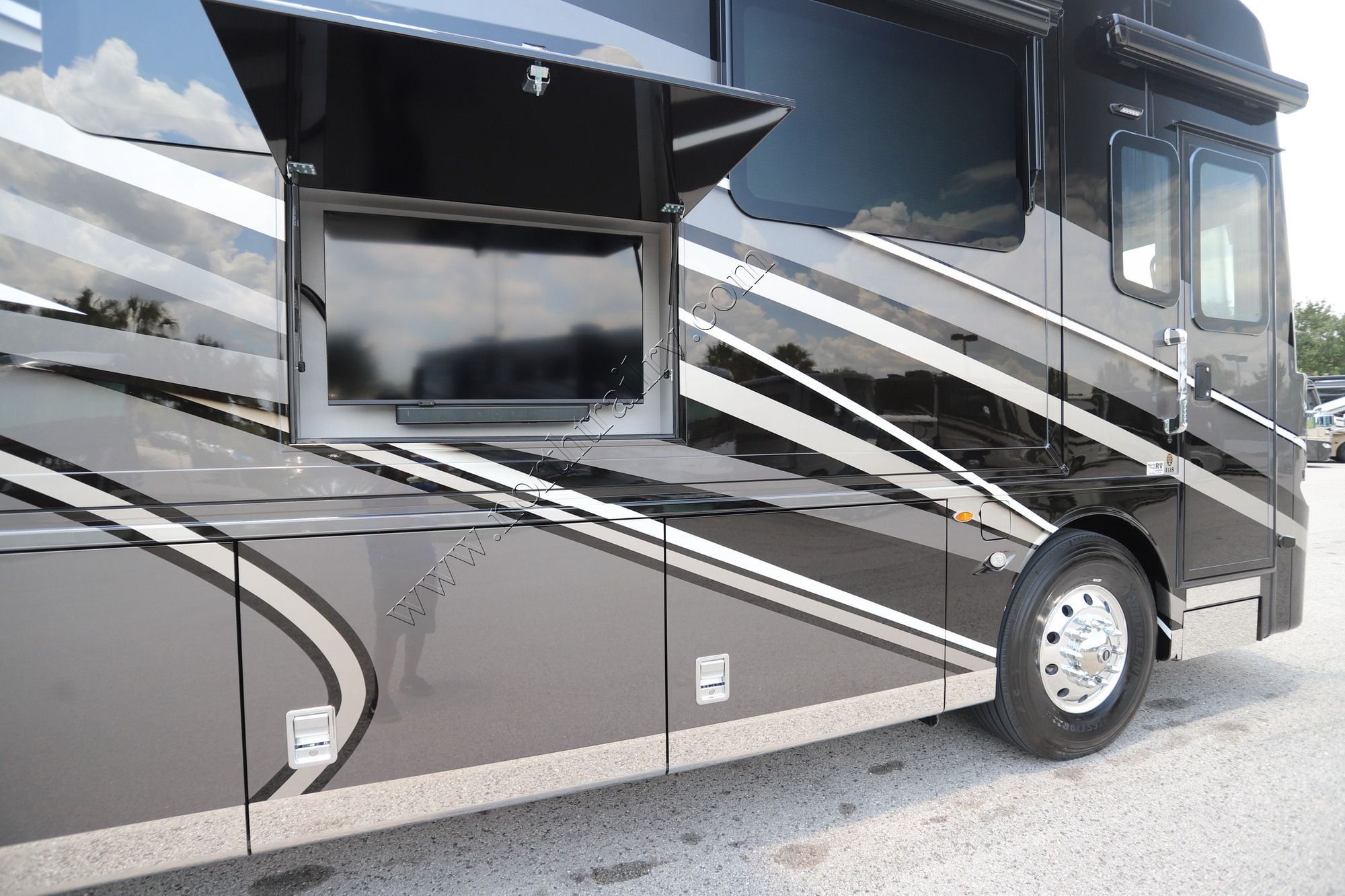 New 2027 Newmar Mountain Aire 4118 Class A  For Sale