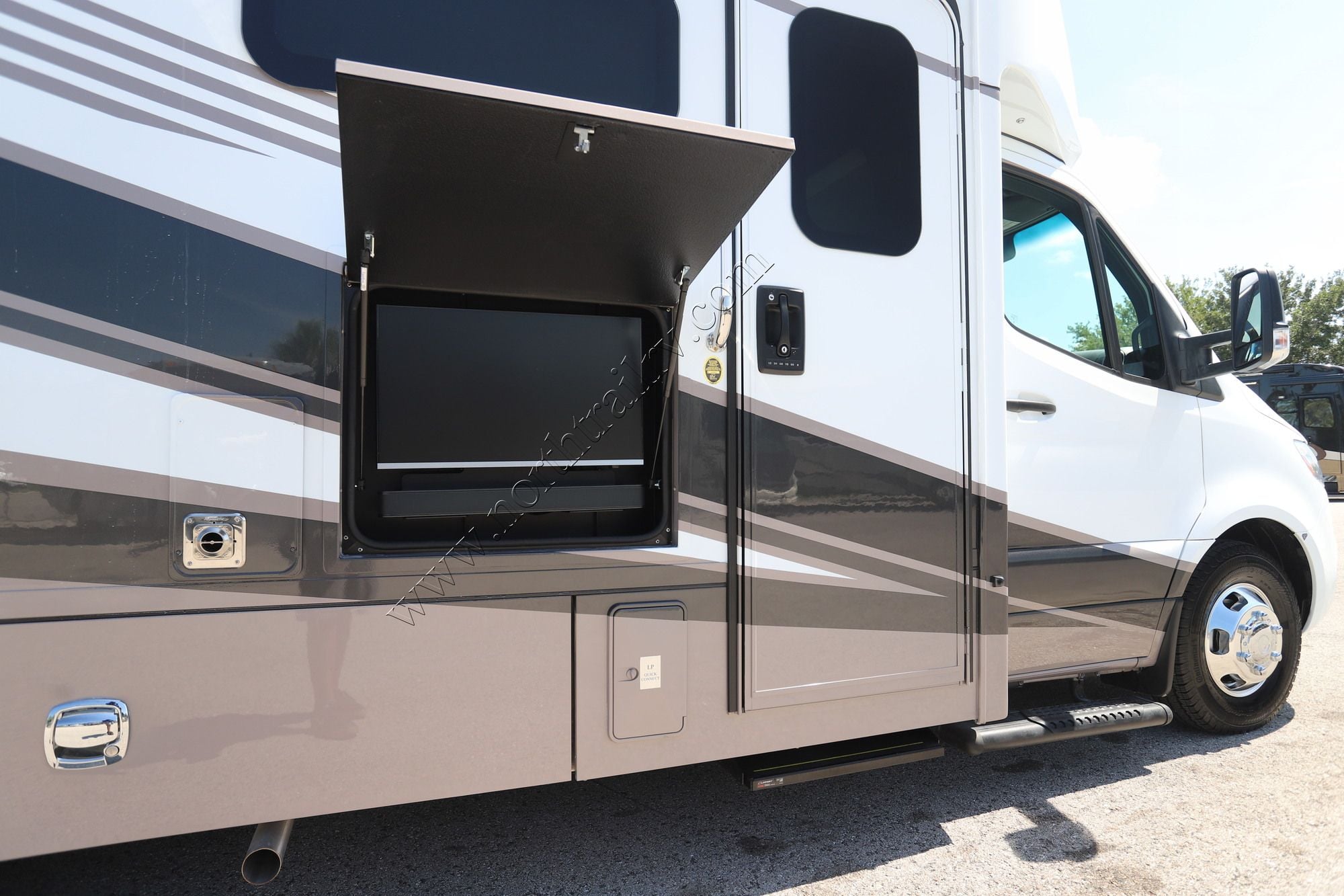 New 2027 Renegade Rv Vienna 25FWS Class C  For Sale