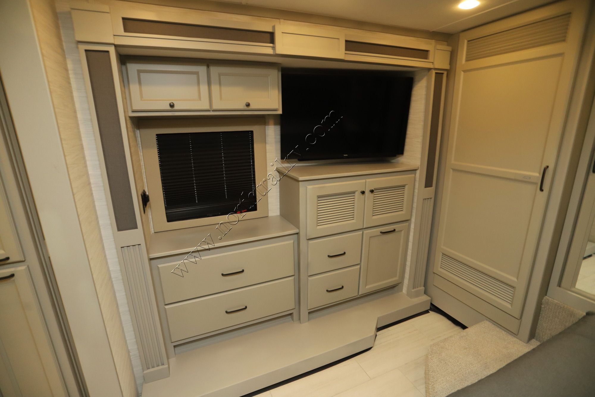 New 2027 Tiffin Motor Homes Allegro Red 33AA Class A  For Sale