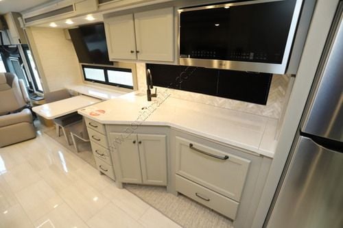 2027 Tiffin Motor Homes Allegro 33AA