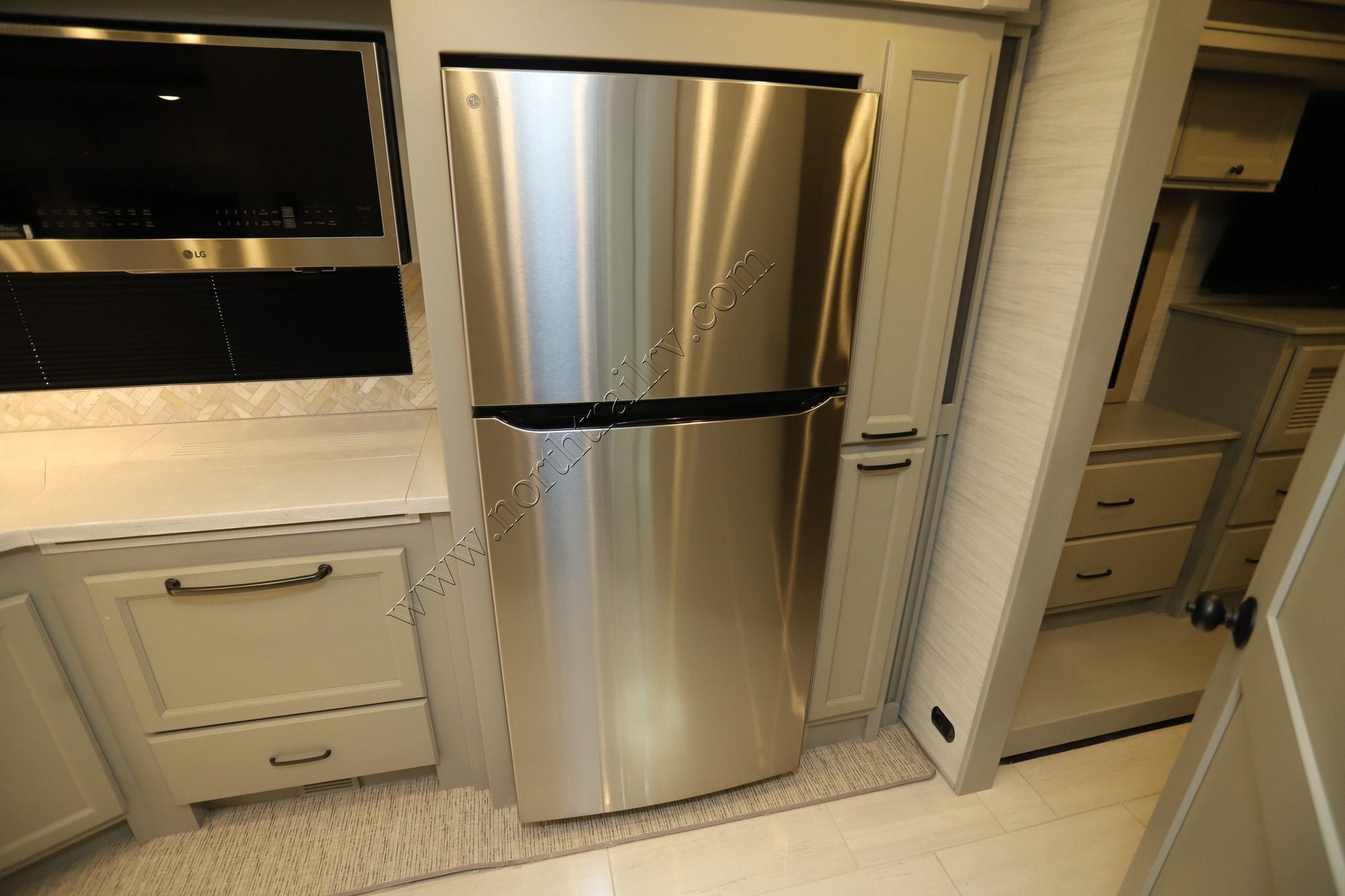 New 2027 Tiffin Motor Homes Allegro Red 33AA Class A  For Sale