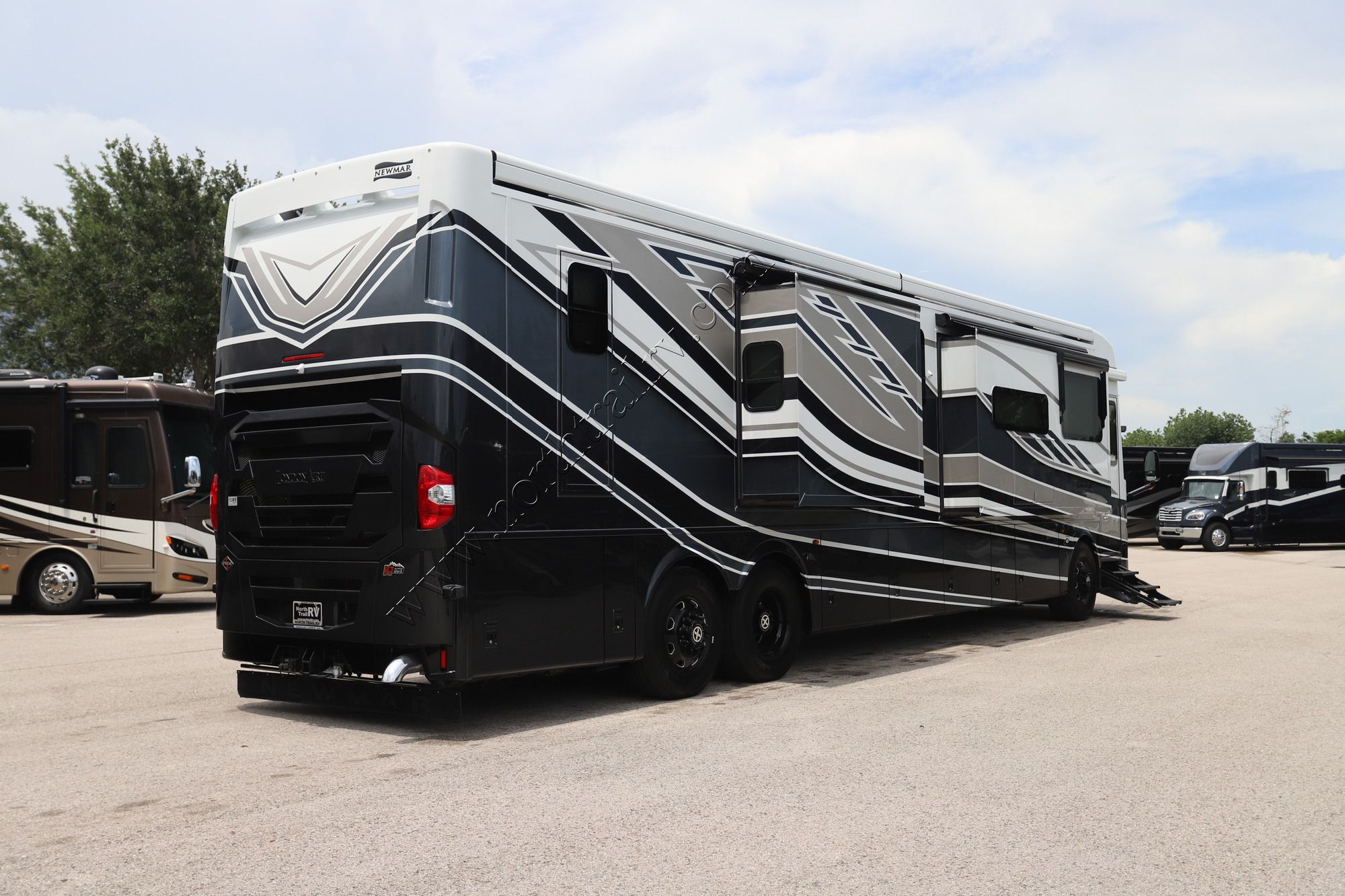 New 2027 Newmar London Aire 4551 Class A  For Sale