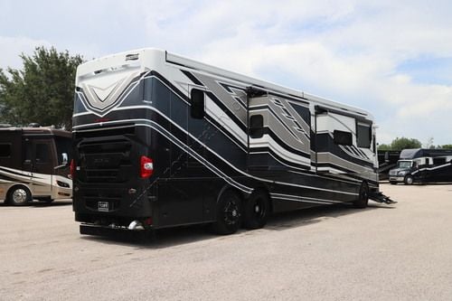 2027 Newmar London Aire 4551