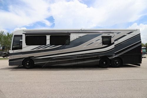 2027 Newmar London Aire 4551