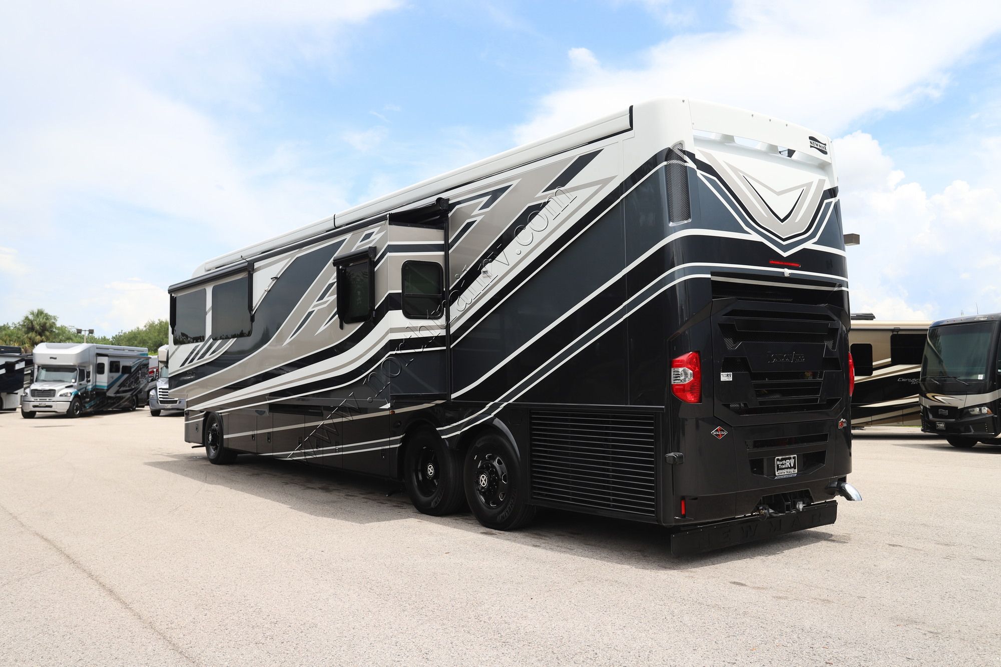 New 2027 Newmar London Aire 4551 Class A  For Sale