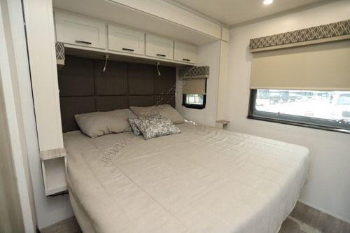 2023 Dynamax Europa 32KD