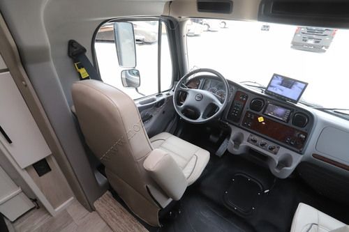 2023 Dynamax Europa 32KD