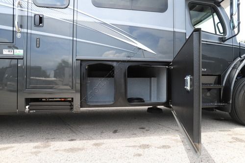 2023 Dynamax Europa 32KD