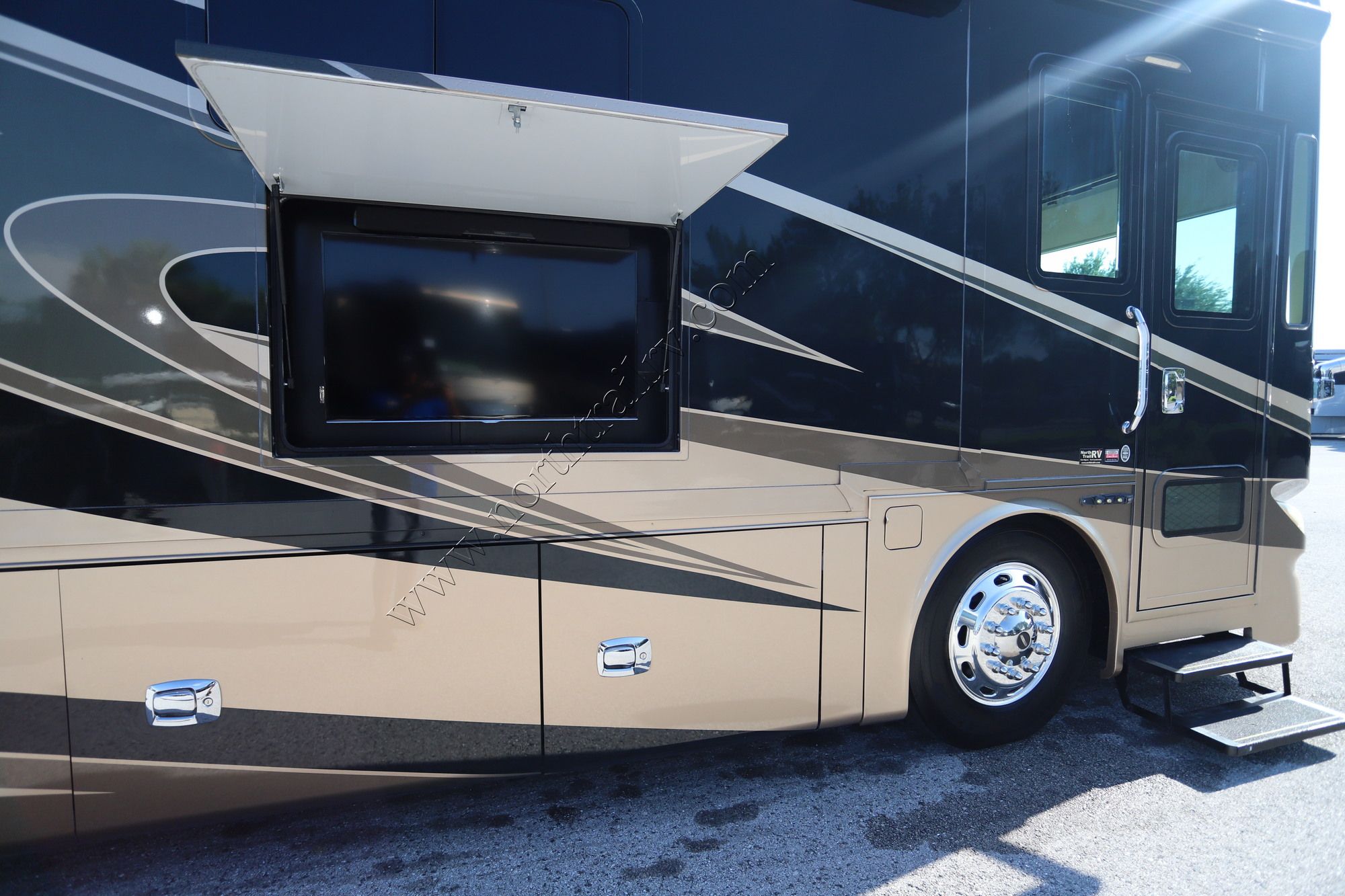 Used 2015 Tiffin Motor Homes Phaeton 42LH Class A  For Sale
