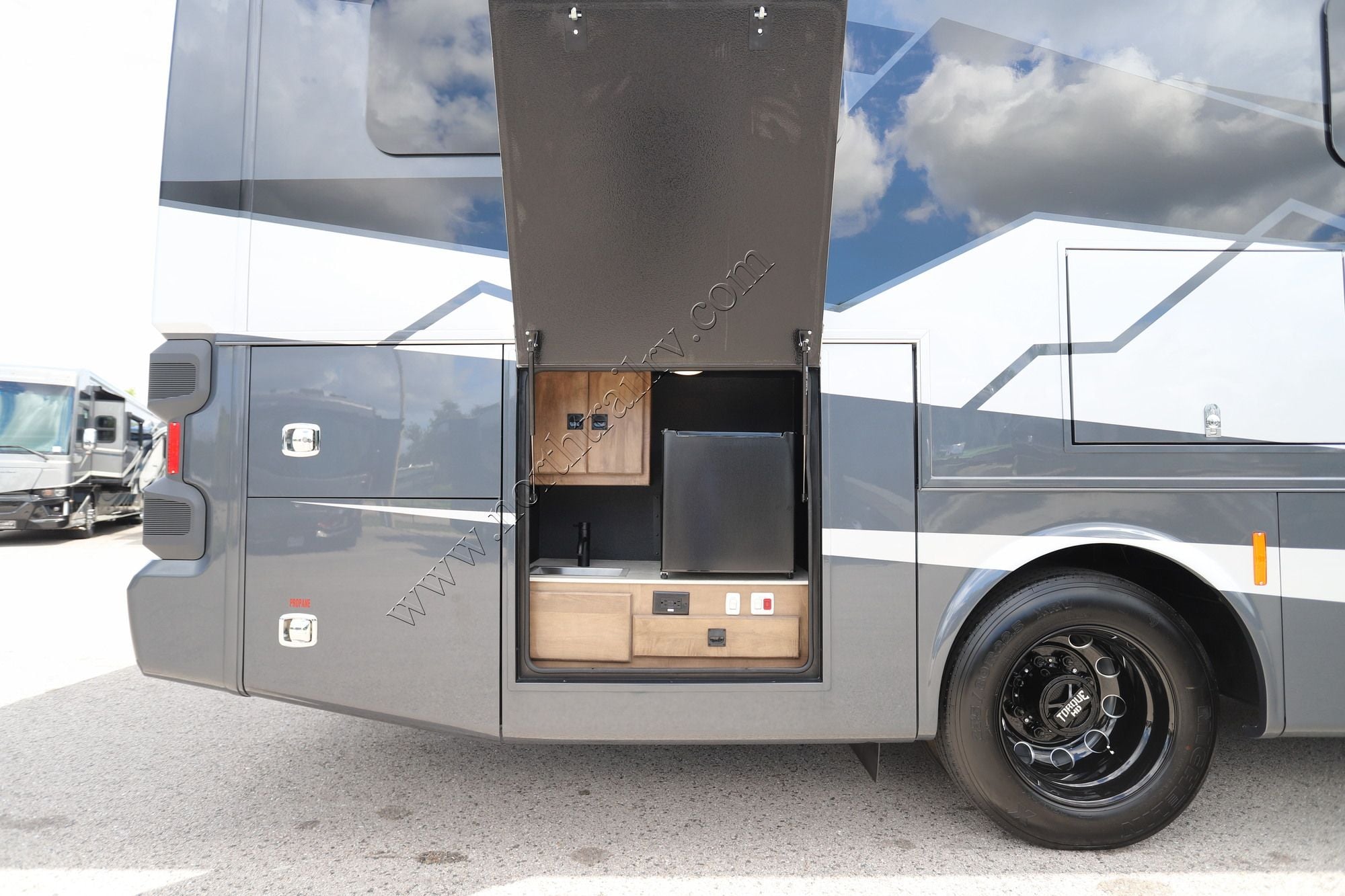 New 2027 Tiffin Motor Homes Allegro 29NA Class A  For Sale