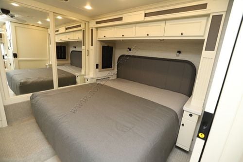 2027 Tiffin Motor Homes Allegro 33AA