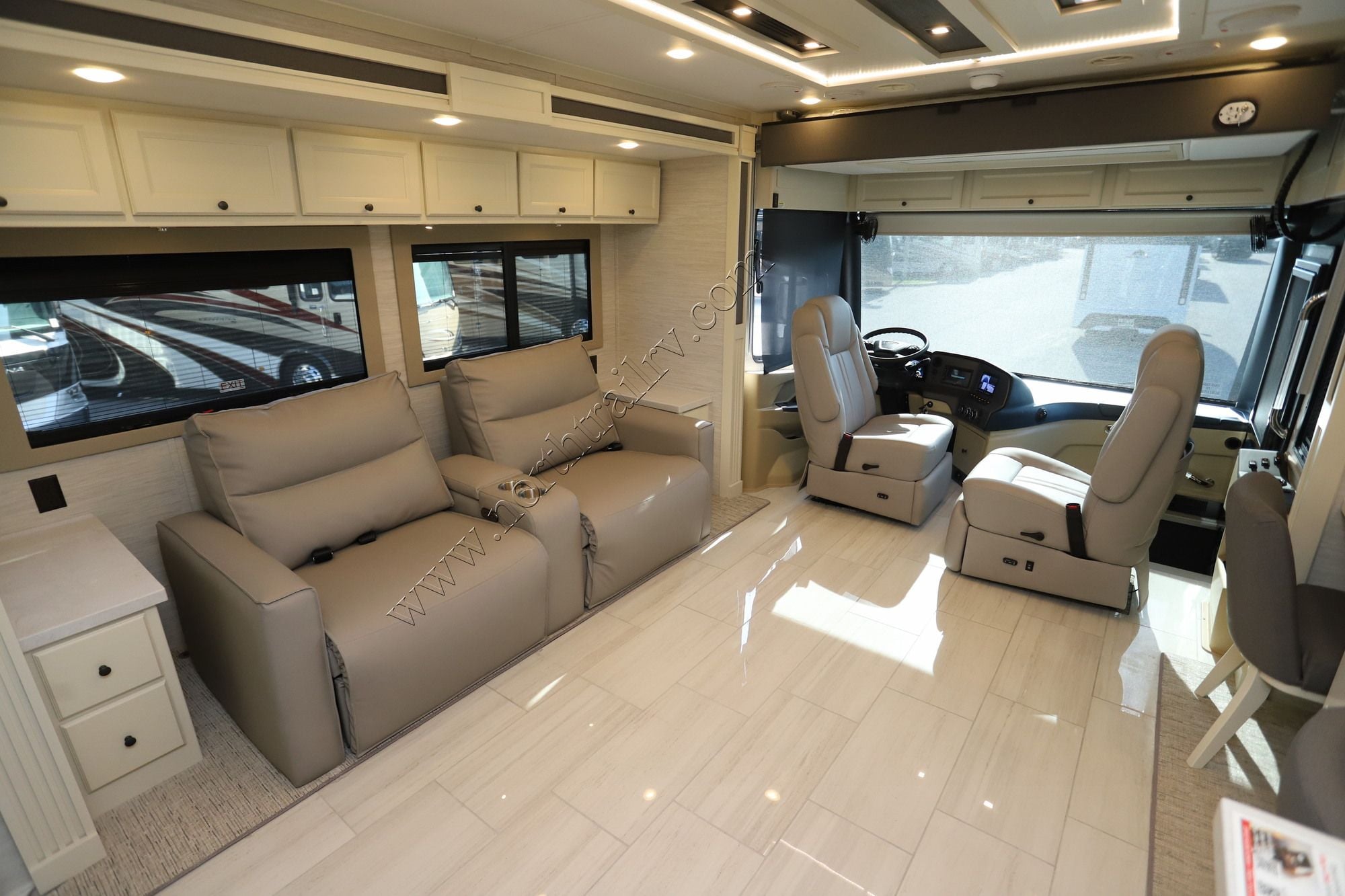 New 2027 Tiffin Motor Homes Allegro Red 33AA Class A  For Sale