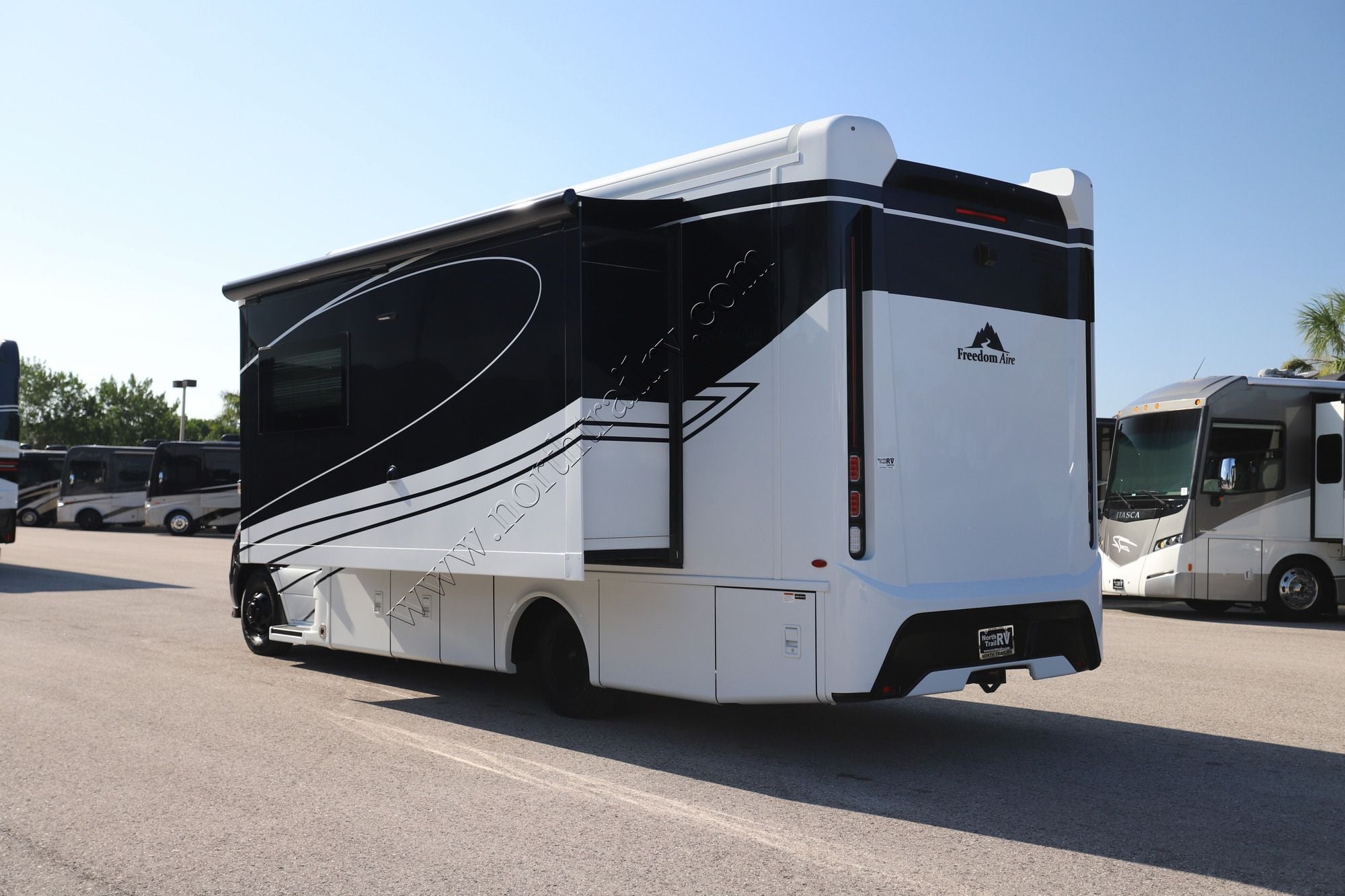 New 2027 Newmar Freedom Aire 2515 Class C  For Sale