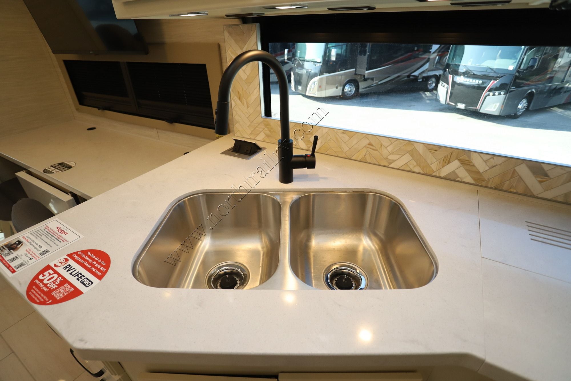 New 2027 Tiffin Motor Homes Allegro Red 33AA Class A  For Sale