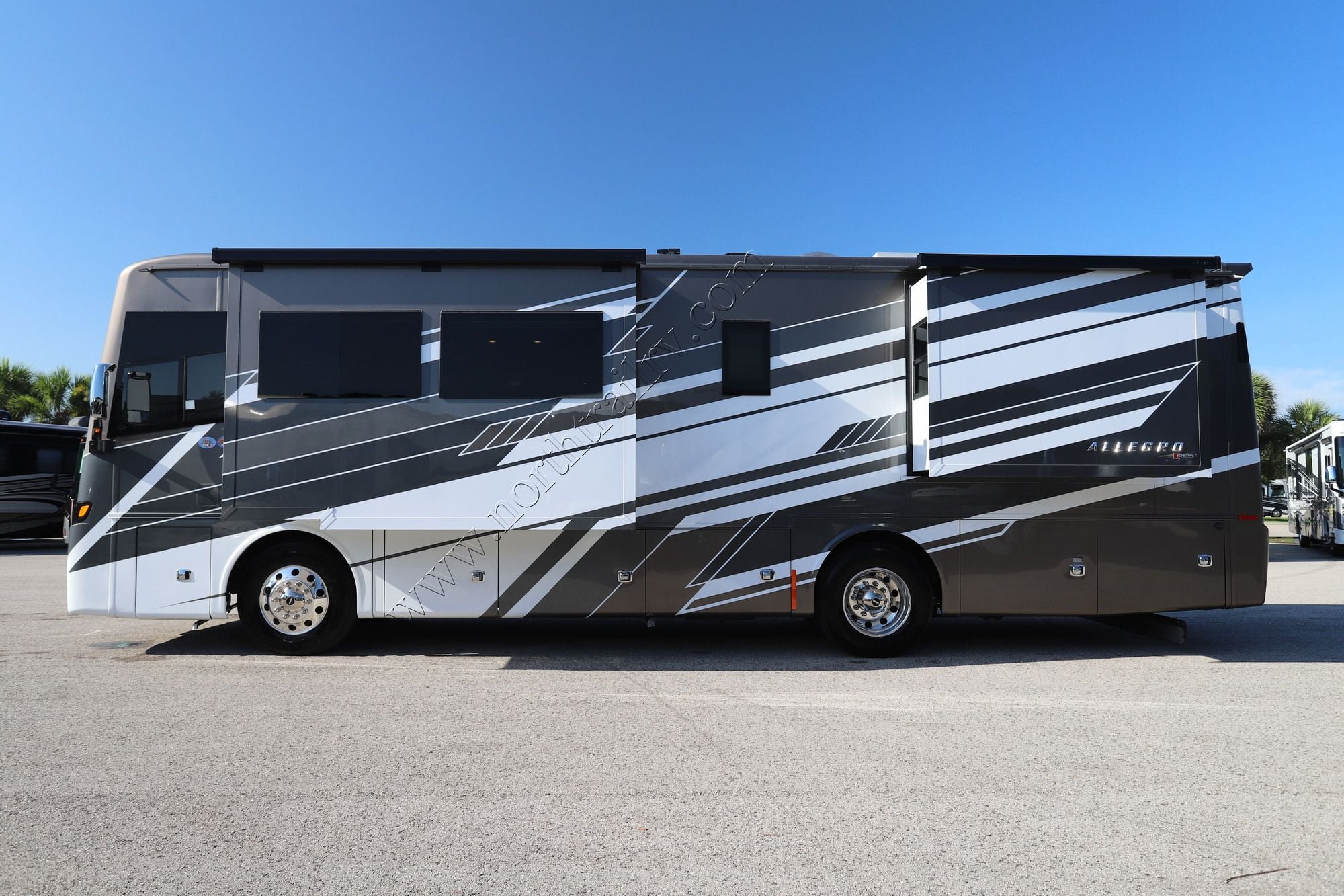 New 2027 Tiffin Motor Homes Allegro Red 33AA Class A  For Sale