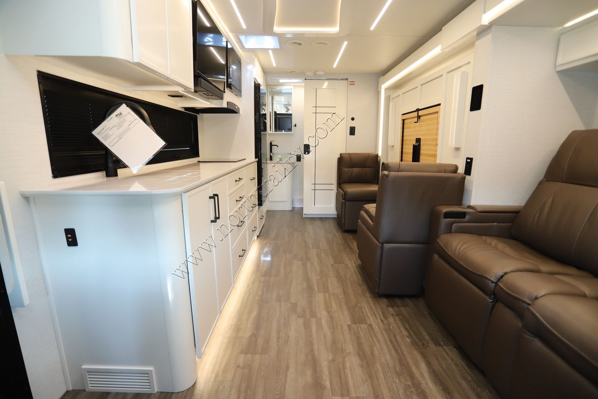 New 2027 Newmar Freedom Aire 2515 Class C  For Sale