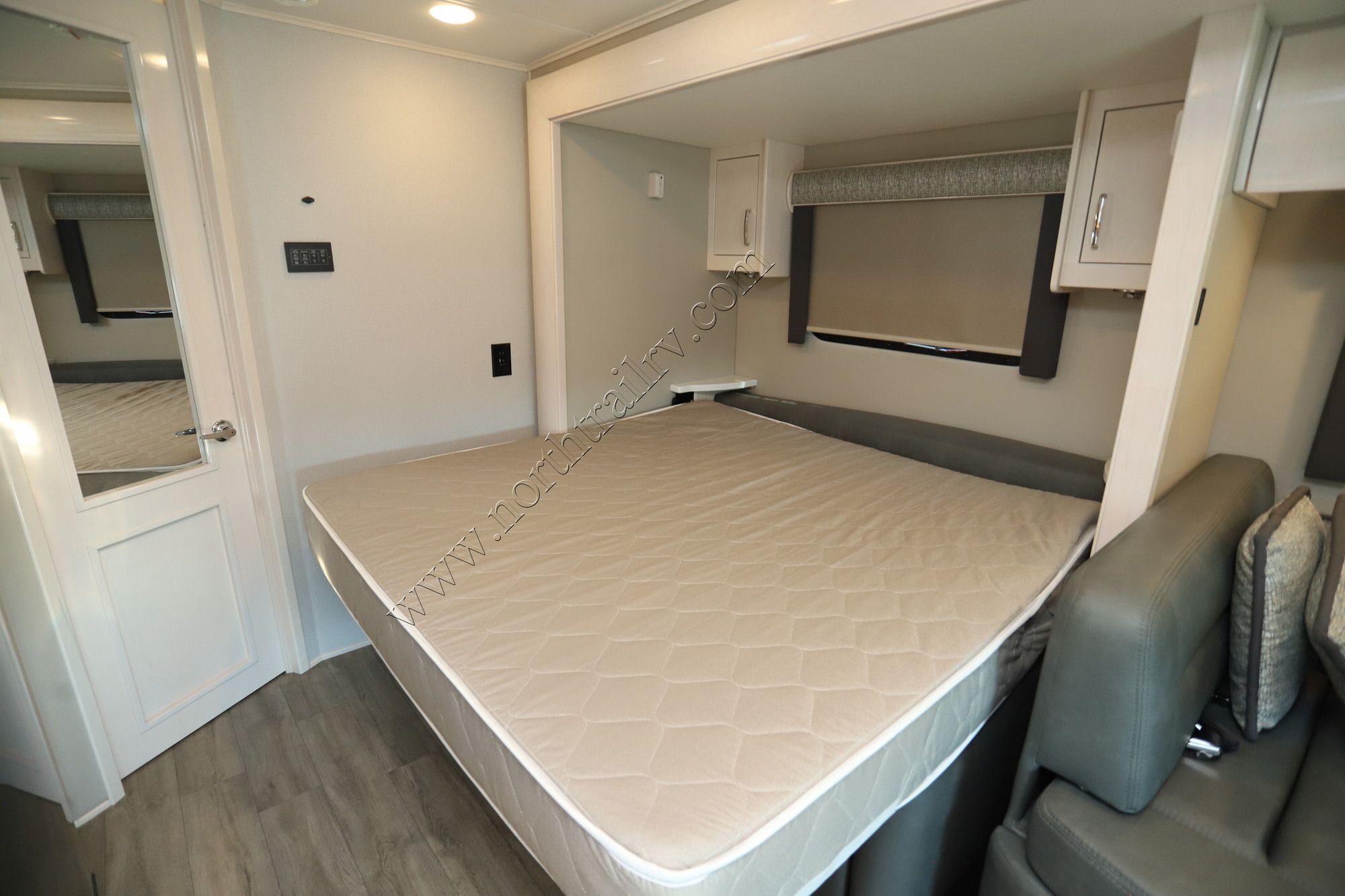 Used 2023 Renegade Rv Vienna 25VRML Class C  For Sale