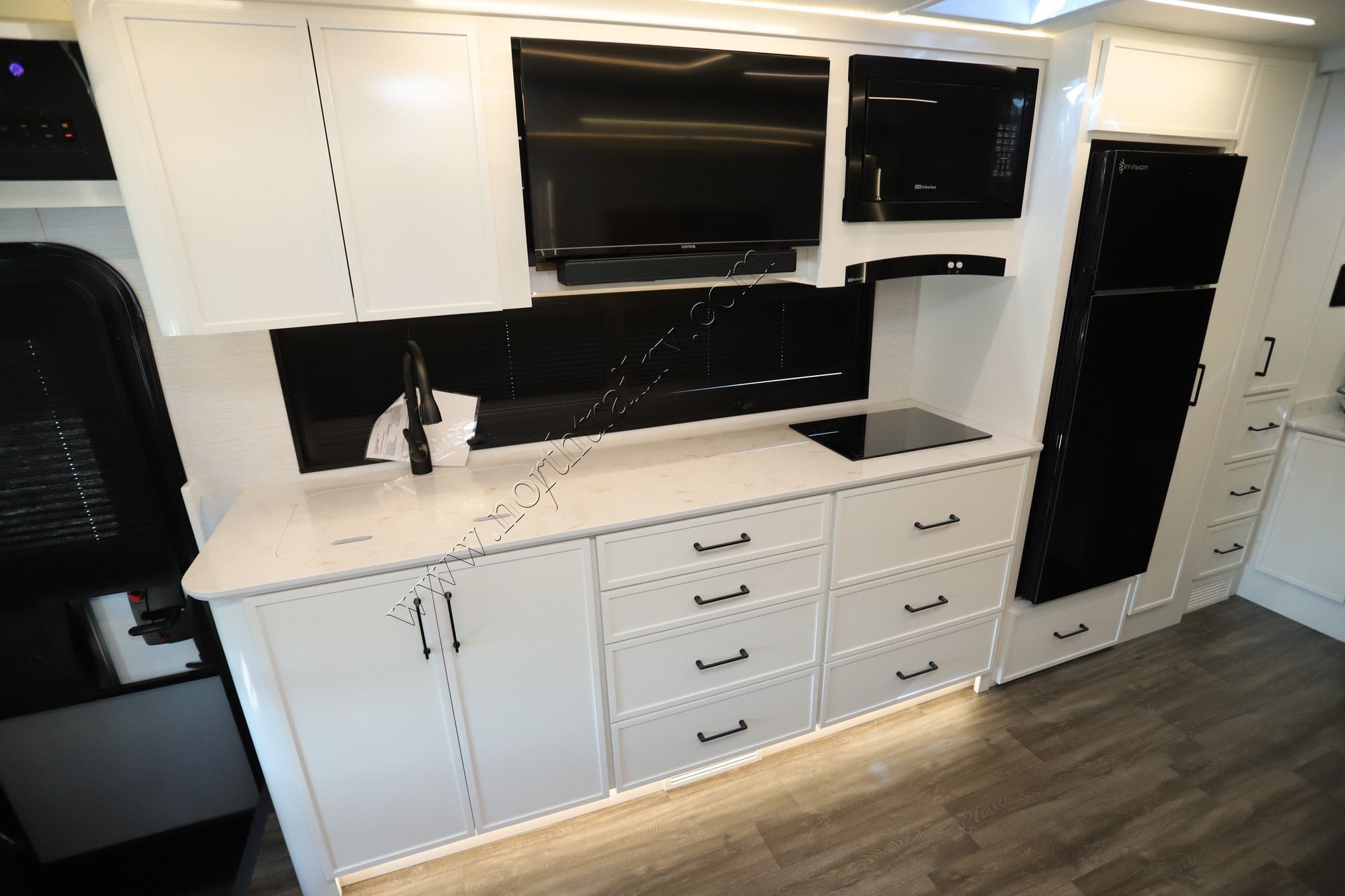 New 2027 Newmar Freedom Aire 2515 Class C  For Sale