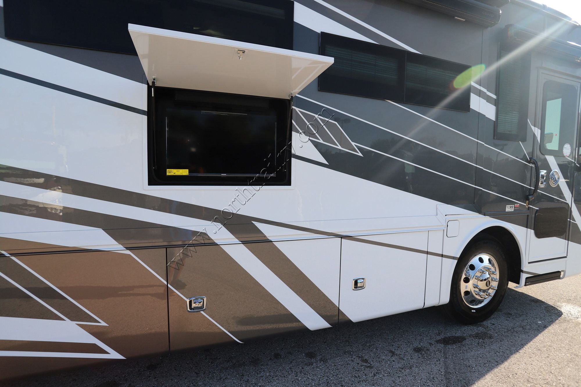 New 2027 Tiffin Motor Homes Allegro Red 33AA Class A  For Sale