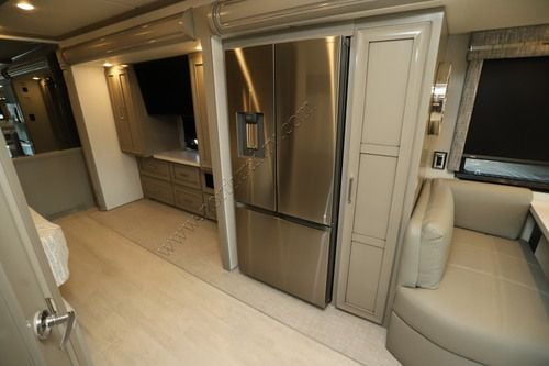 2027 Newmar Ventana 4037