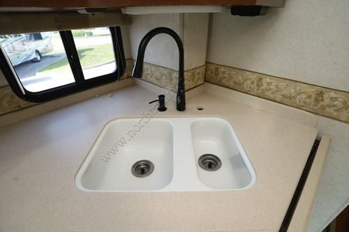 2004 Newmar Kountry Star 3904