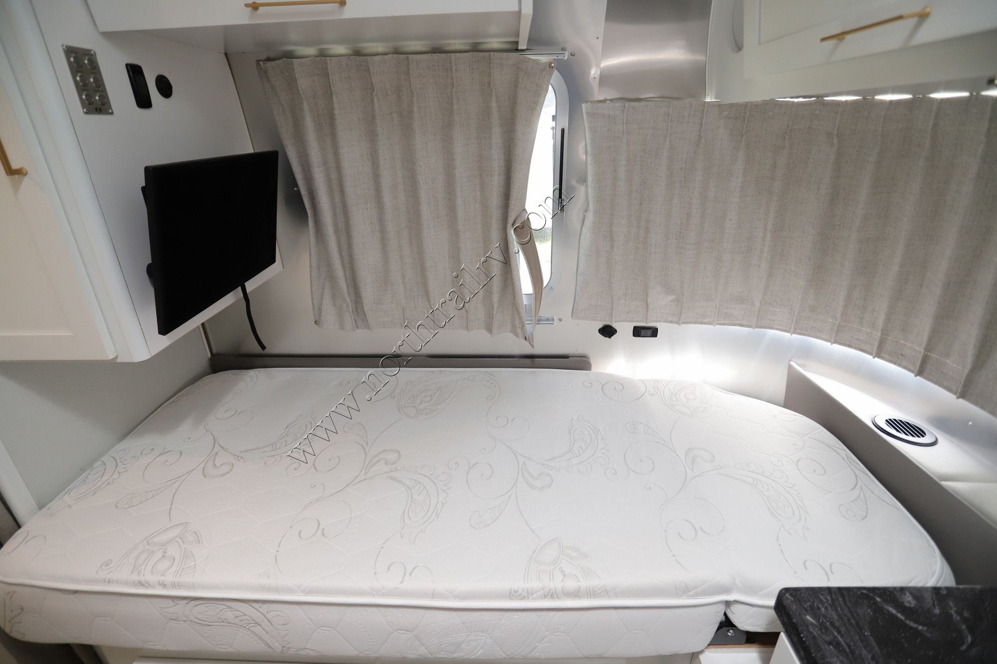 Used 2023 Airstream Classic 30RB Travel Trailer  For Sale