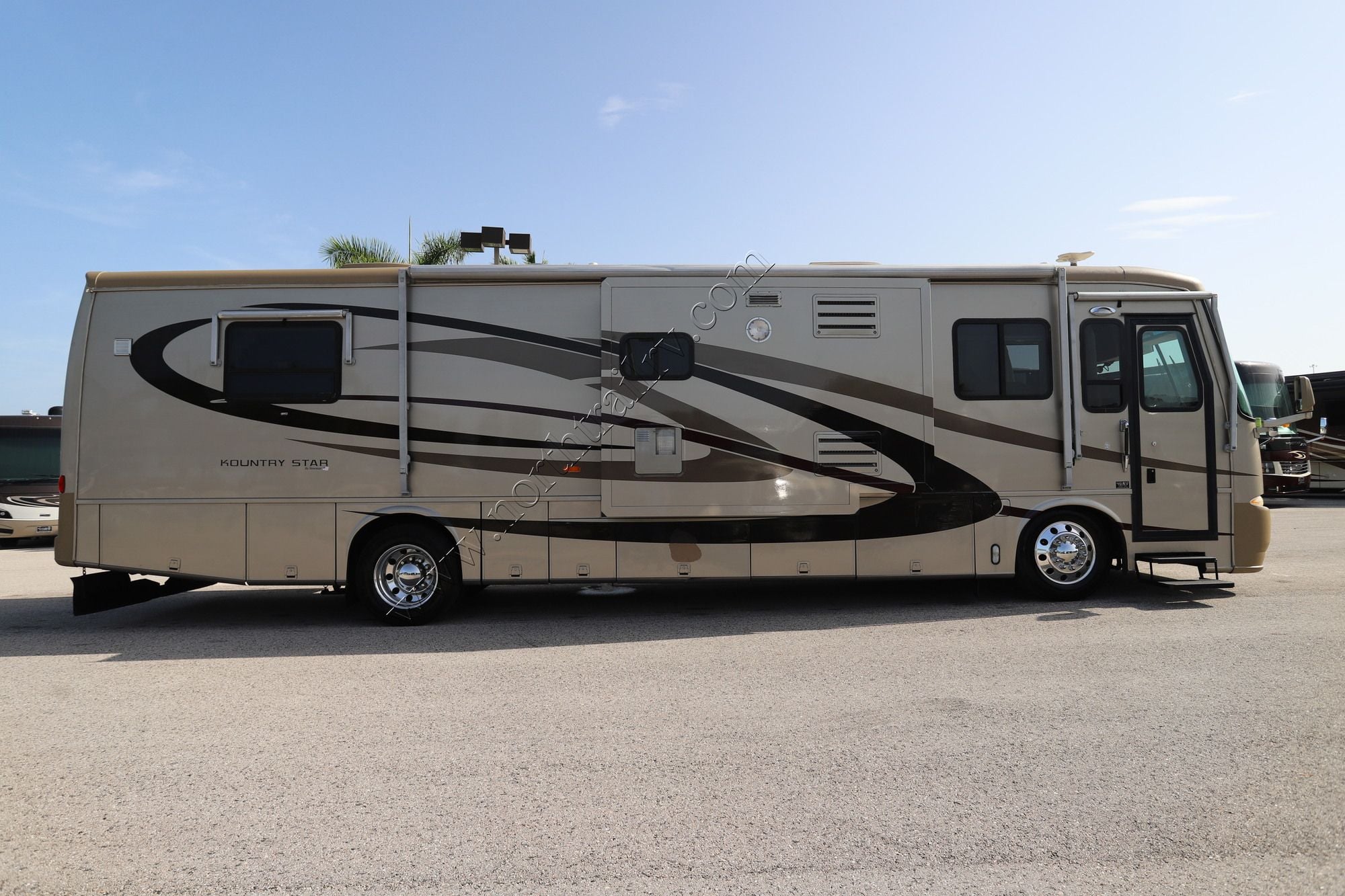 Used 2004 Newmar Kountry Star 3904 Class A  For Sale