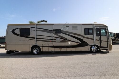 2004 Newmar Kountry Star 3904