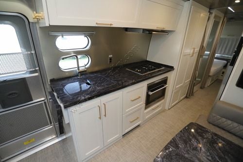 2023 Airstream Classic 30RB