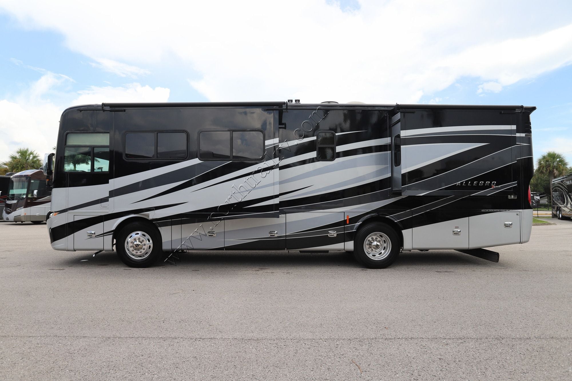 Used 2019 Tiffin Motor Homes Allegro Red 33AA Class A  For Sale