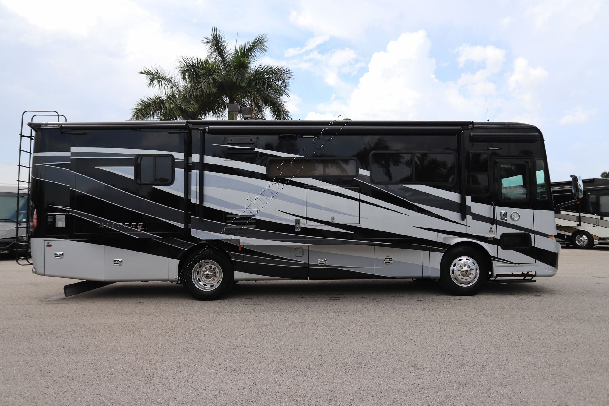 Used 2019 Tiffin Motor Homes Allegro Red 33AA Class A  For Sale