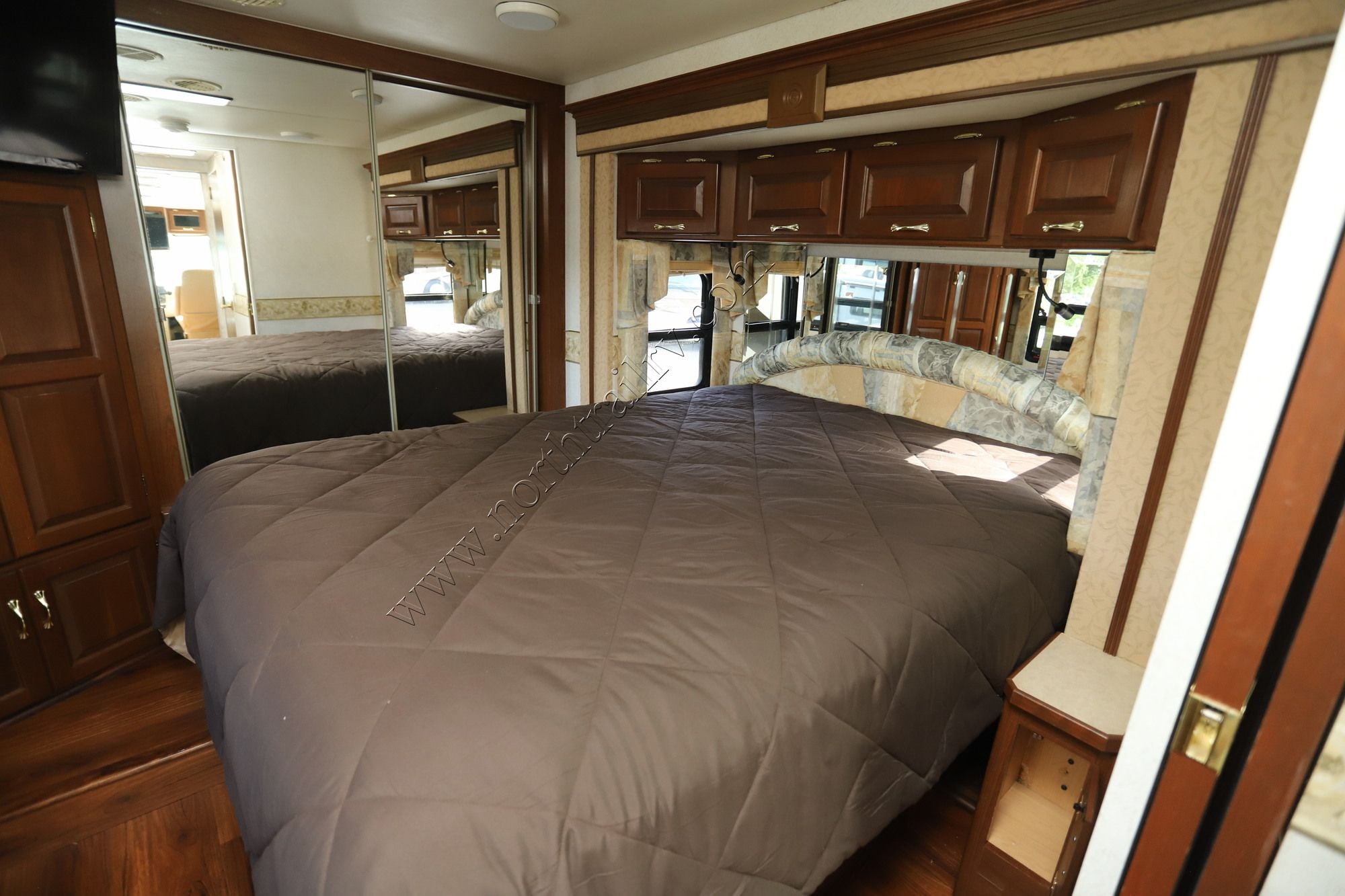 Used 2004 Newmar Kountry Star 3904 Class A  For Sale