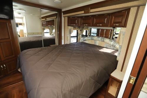 2004 Newmar Kountry Star 3904