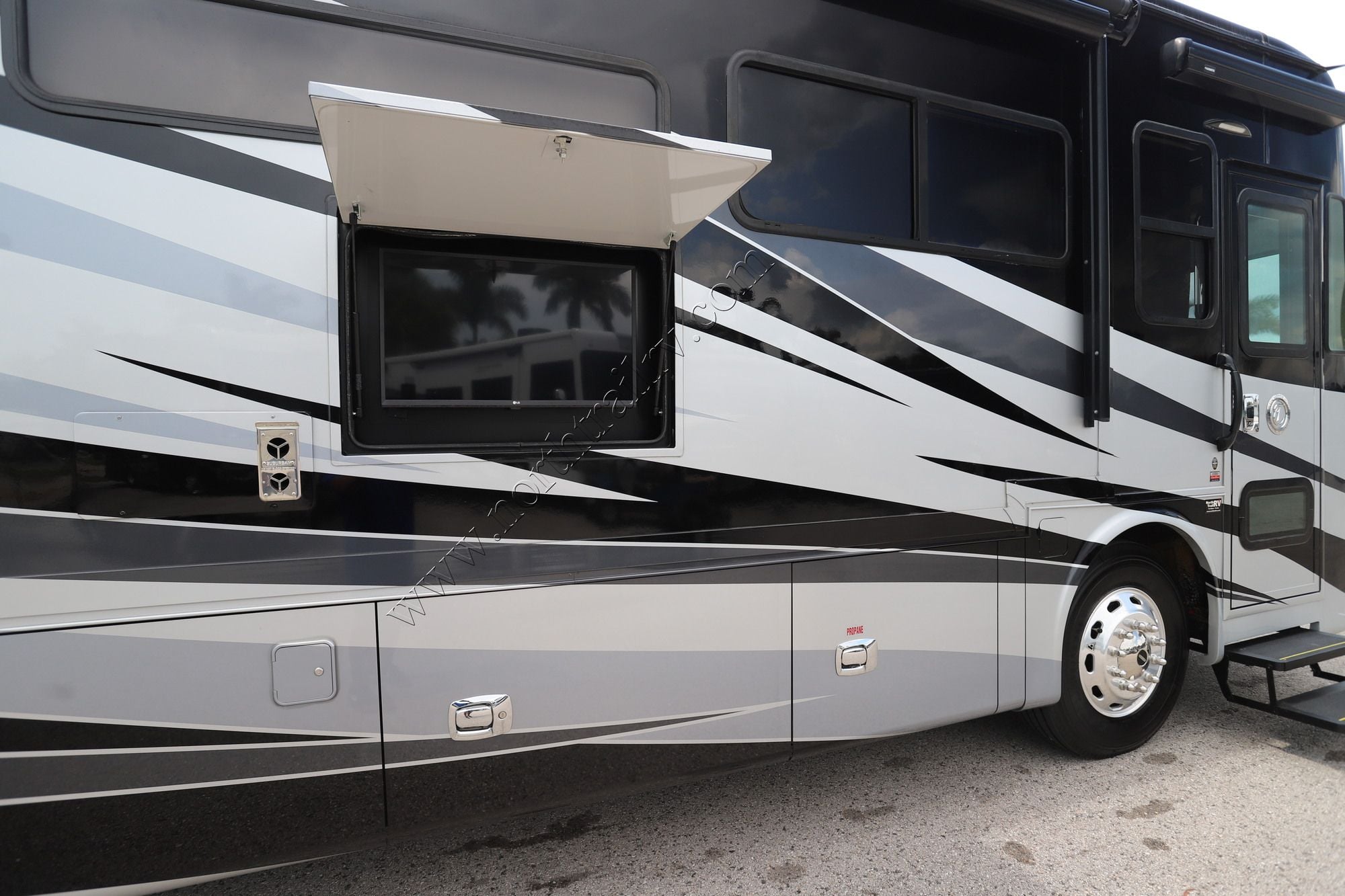 Used 2019 Tiffin Motor Homes Allegro Red 33AA Class A  For Sale