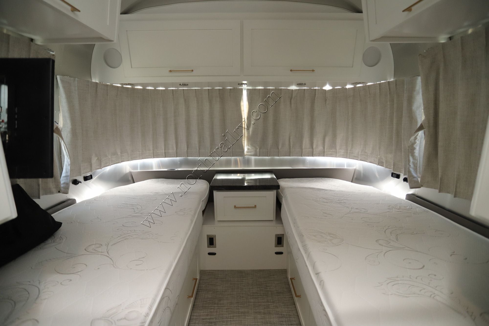 Used 2023 Airstream Classic 30RB Travel Trailer  For Sale