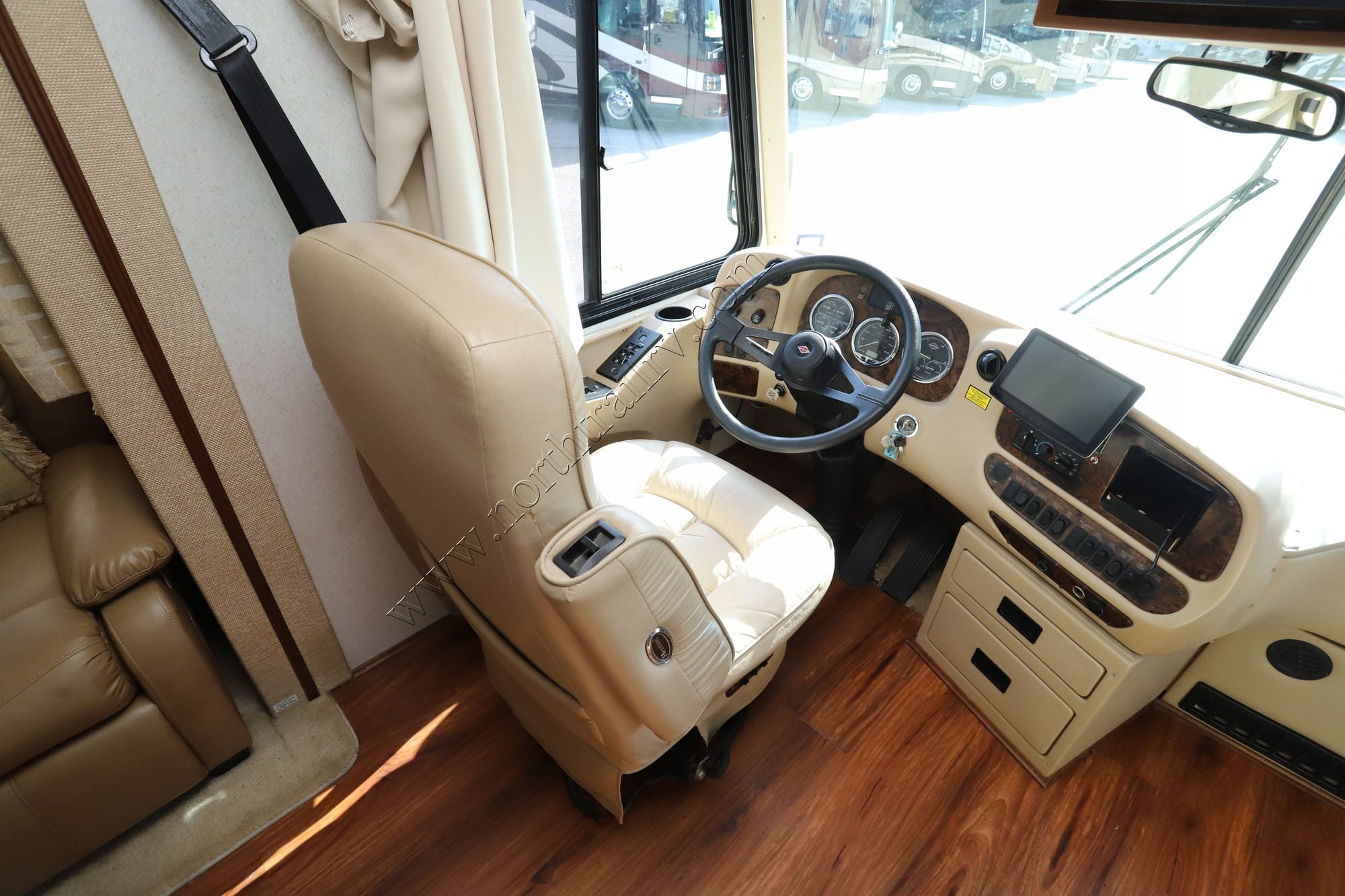 Used 2004 Newmar Kountry Star 3904 Class A  For Sale