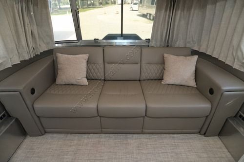 2023 Airstream Classic 30RB