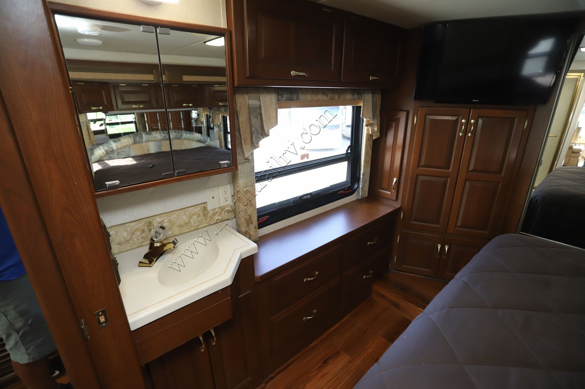 Used 2004 Newmar Kountry Star 3904 Class A  For Sale