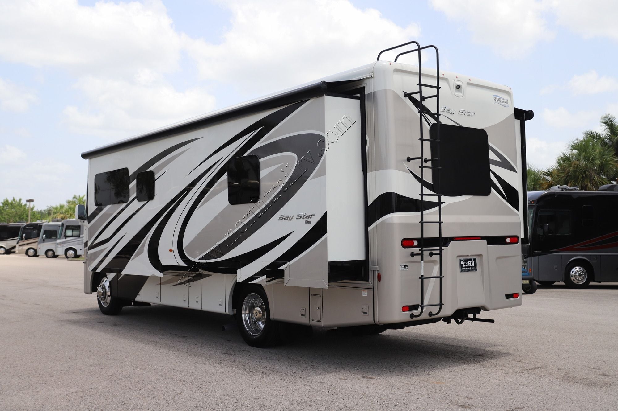 Used 2023 Newmar Bay Star 3014 Class A  For Sale