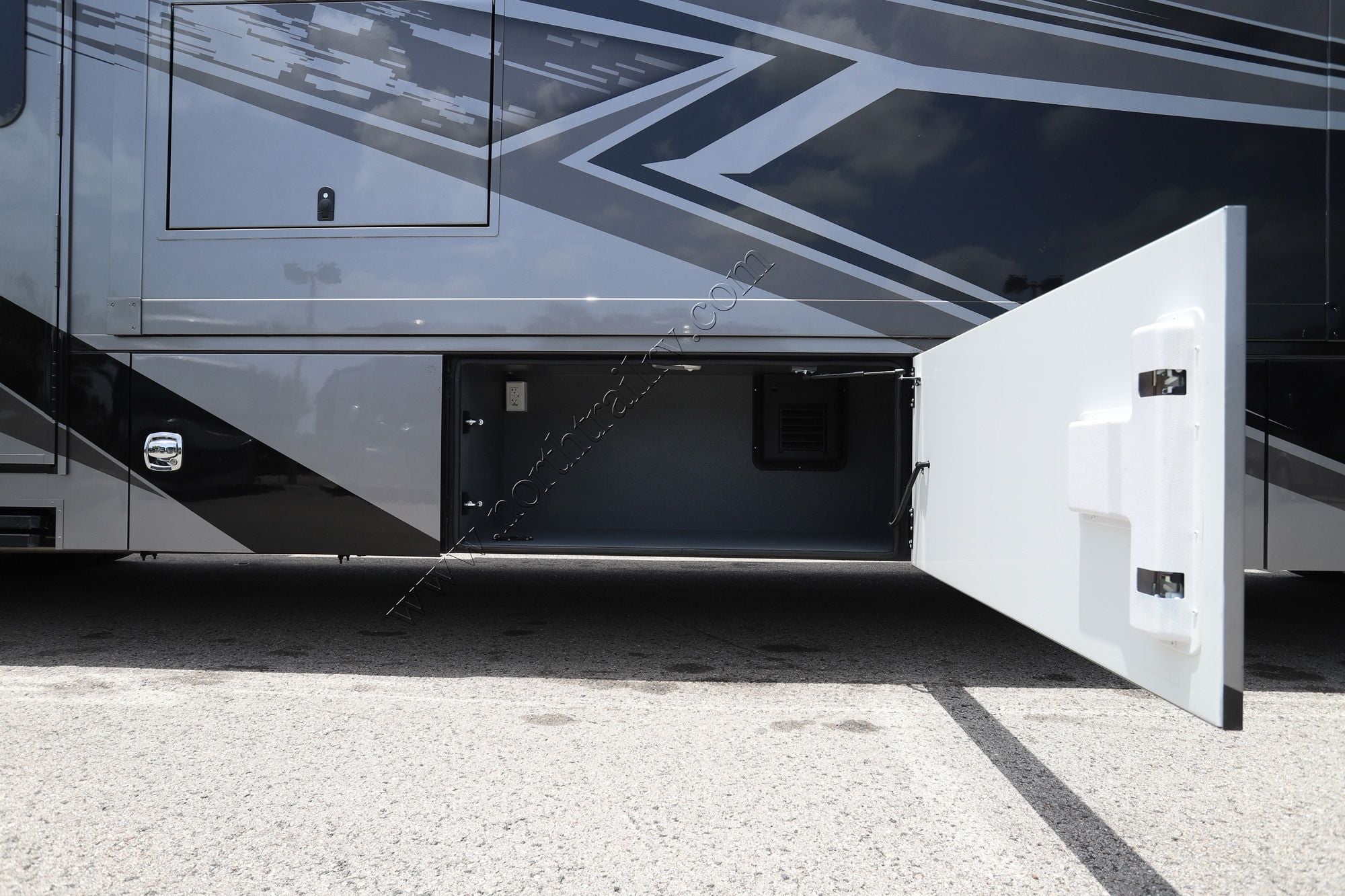 Used 2025 Renegade Rv Explorer 40ERB Super C  For Sale