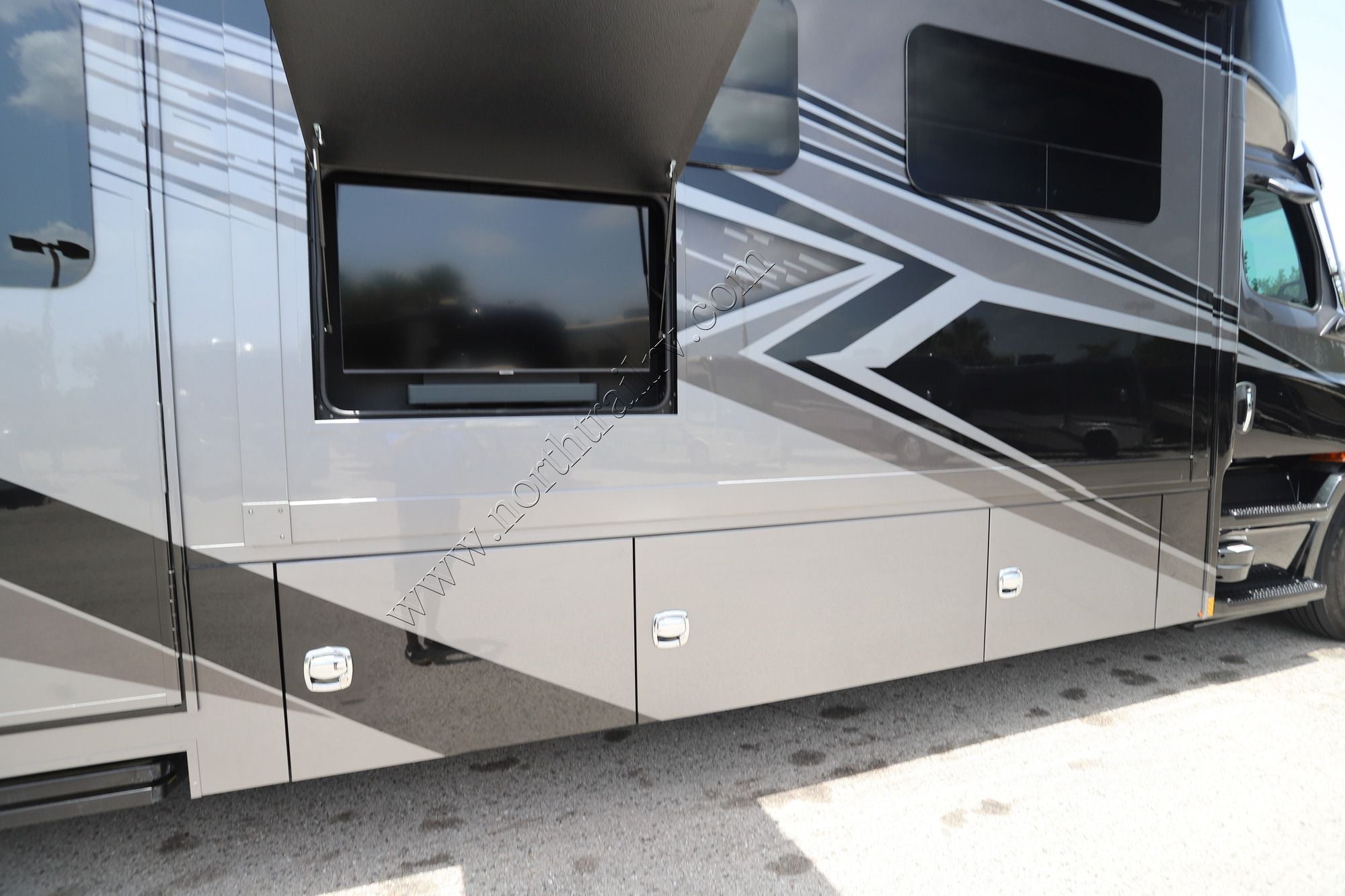 Used 2025 Renegade Rv Explorer 40ERB Super C  For Sale