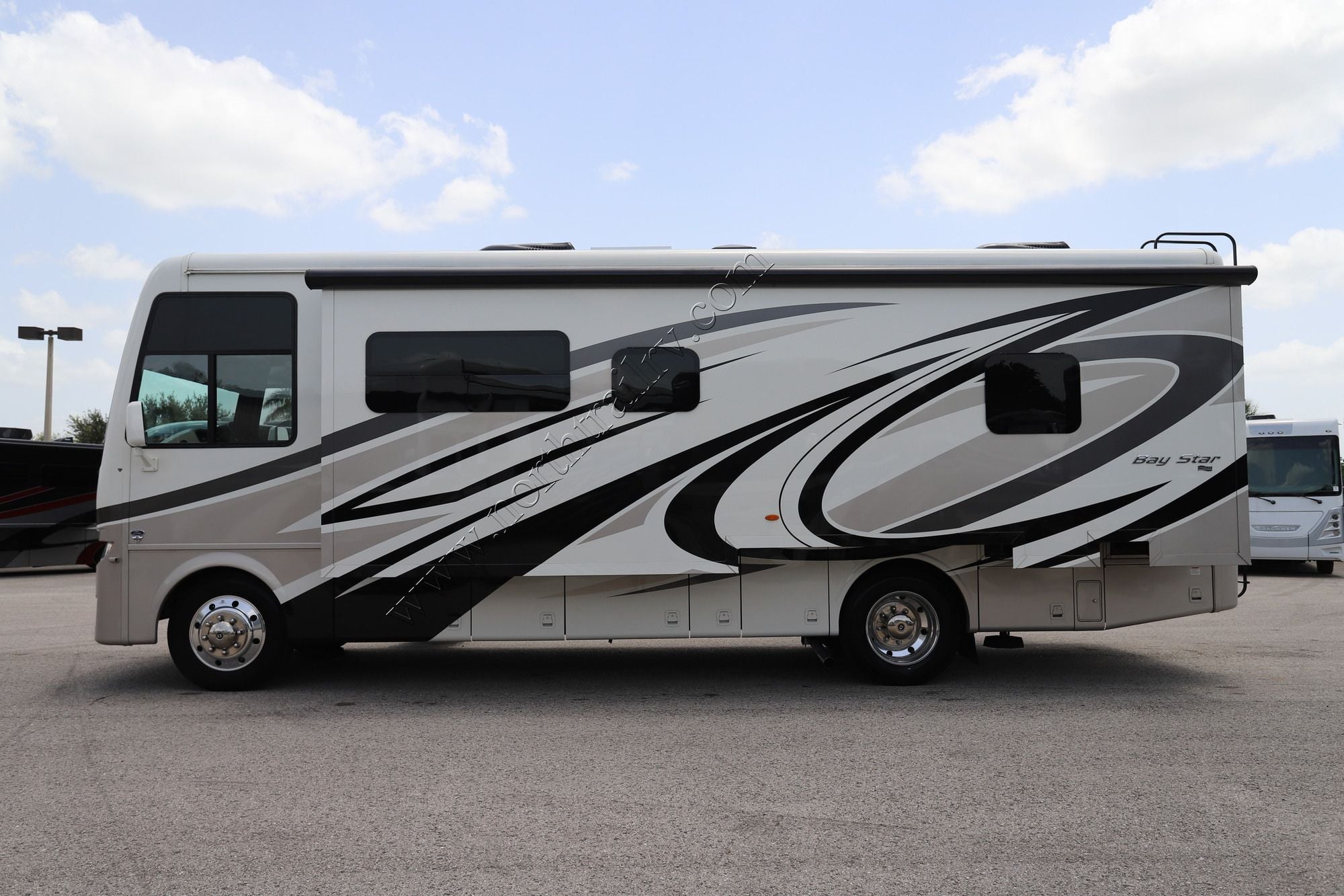 Used 2023 Newmar Bay Star 3014 Class A  For Sale