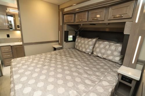 2025 Renegade Rv Explorer 40ERB